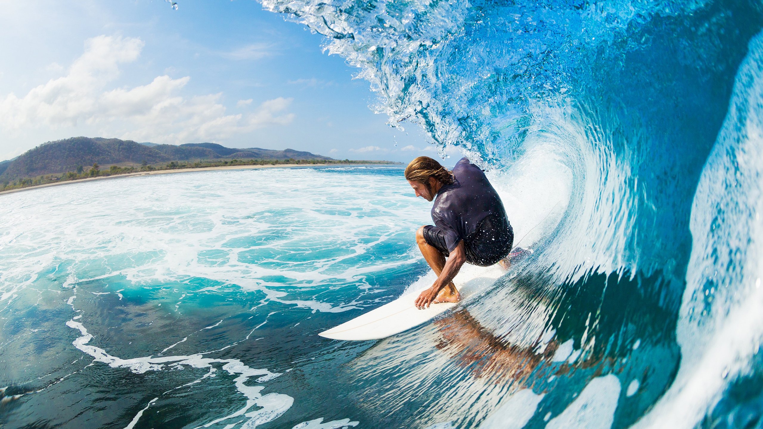 绿茵与赛道，当爱尔兰足球的集体胜利遇见巴雷拉在F1的孤胆征服