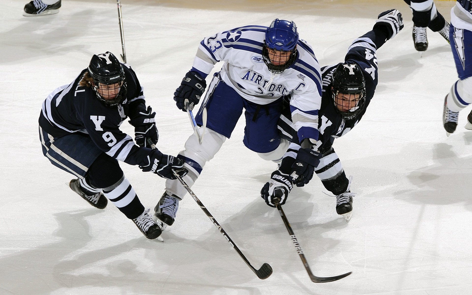 铁血布雷默！关键回合一锤定音，拜仁险胜巴黎锁定晋级命脉