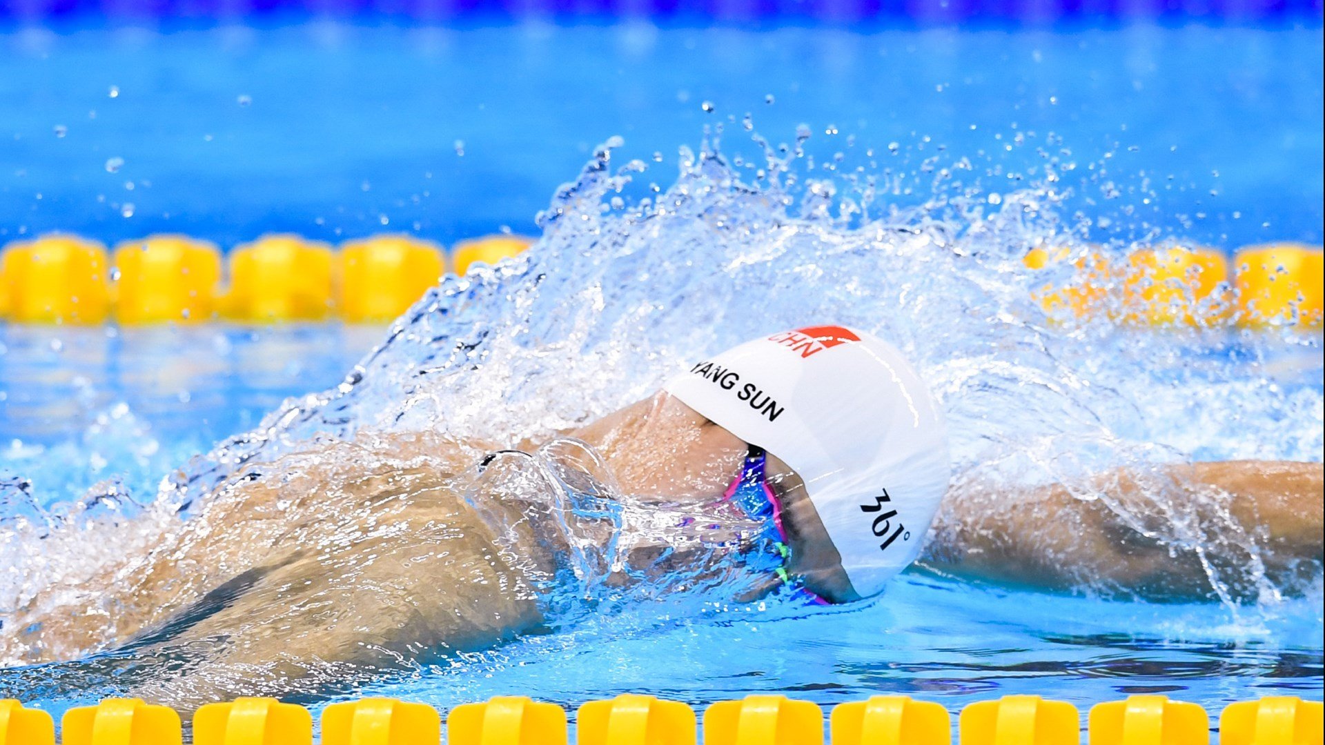 温网传统荣耀碾压商业喧嚣，西西帕斯以古典网球统治拉沃尔杯赛场